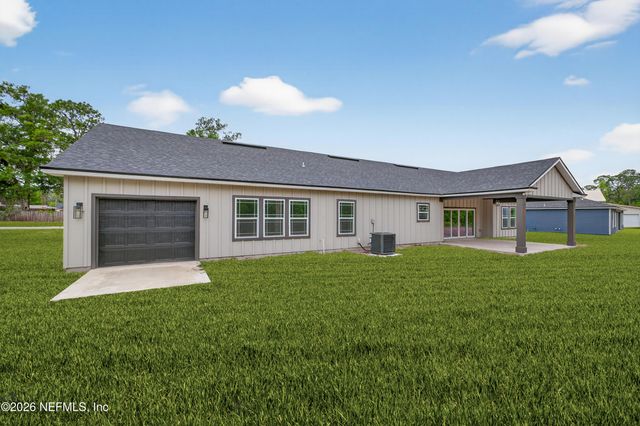 161 CRESTVIEW Drive, Palatka, FL 32177