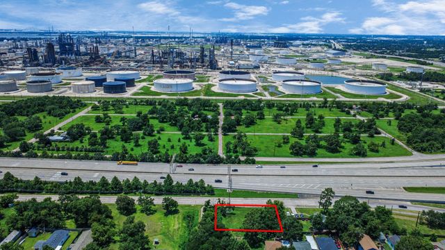 302 N Highway 146, Baytown, TX 77520