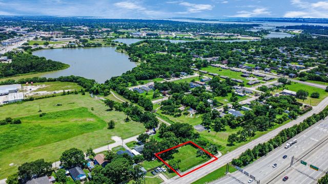 302 N Highway 146, Baytown, TX 77520