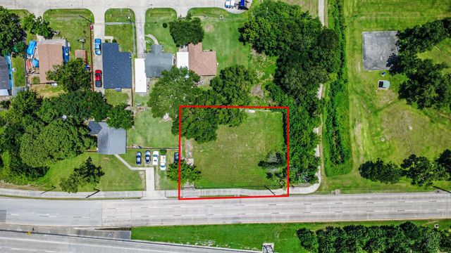 302 N Highway 146, Baytown, TX 77520
