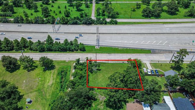 302 N Highway 146, Baytown, TX 77520