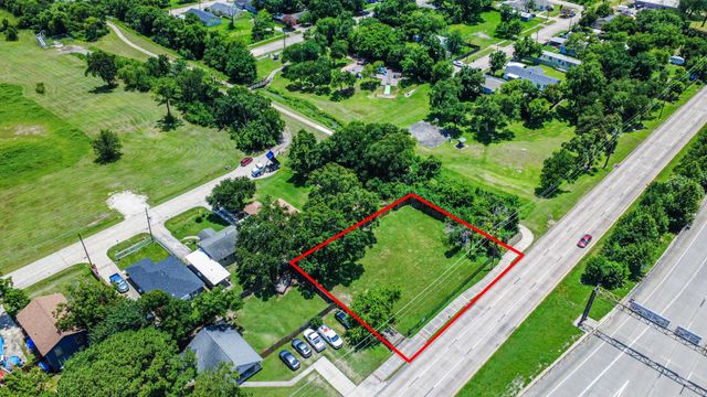 302 N Highway 146, Baytown, TX 77520