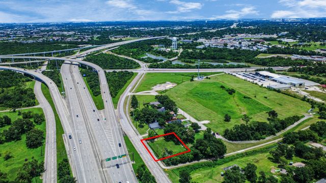 302 N Highway 146, Baytown, TX 77520