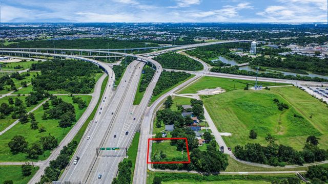 302 N Highway 146, Baytown, TX 77520