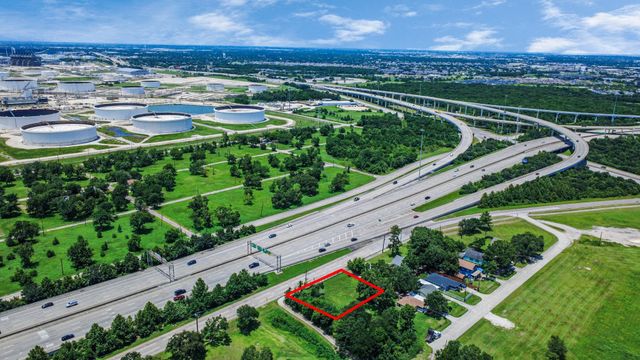302 N Highway 146, Baytown, TX 77520