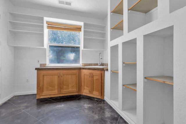 1001 Pinzon Street NW, Los Lunas, NM 87031
