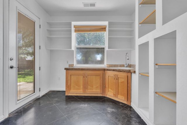1001 Pinzon Street NW, Los Lunas, NM 87031