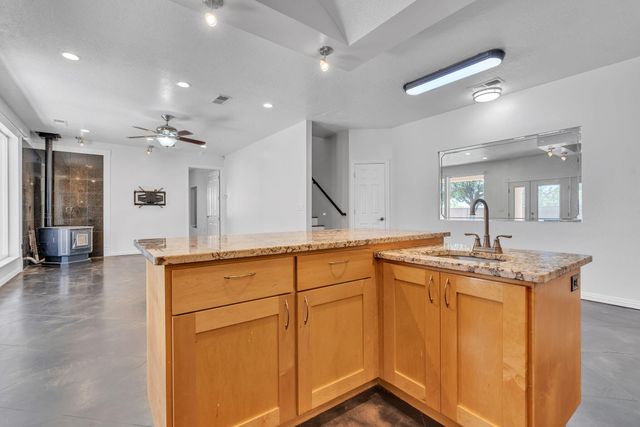 1001 Pinzon Street NW, Los Lunas, NM 87031