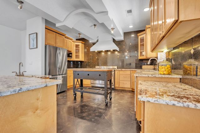 1001 Pinzon Street NW, Los Lunas, NM 87031