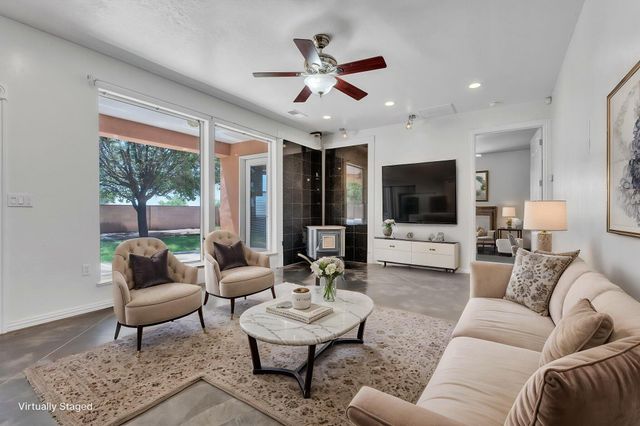 1001 Pinzon Street NW, Los Lunas, NM 87031