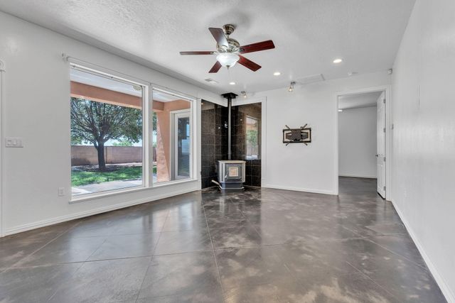 1001 Pinzon Street NW, Los Lunas, NM 87031