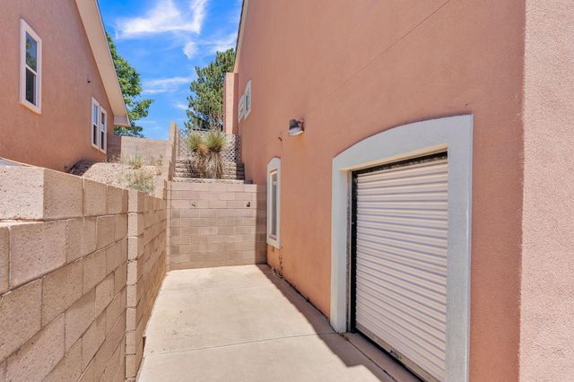 1001 Pinzon Street NW, Los Lunas, NM 87031
