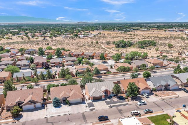 1001 Pinzon Street NW, Los Lunas, NM 87031