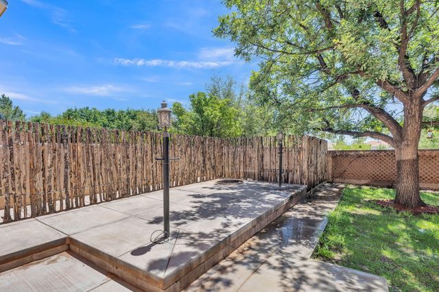 1001 Pinzon Street NW, Los Lunas, NM 87031