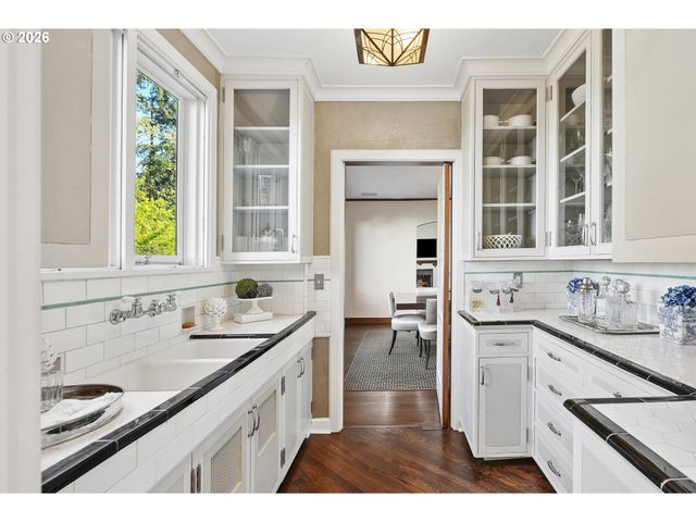 2643 Sw BUENA VISTA Dr, Portland, OR 97201