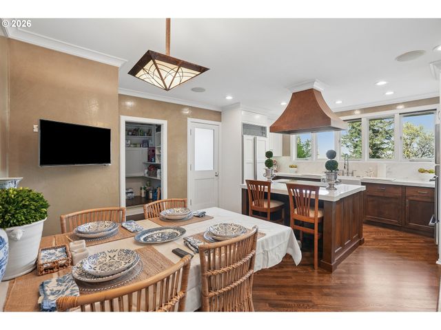 2643 Sw BUENA VISTA Dr, Portland, OR 97201