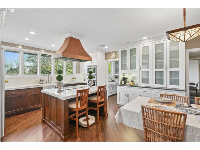 2643 Sw BUENA VISTA Dr, Portland, OR 97201