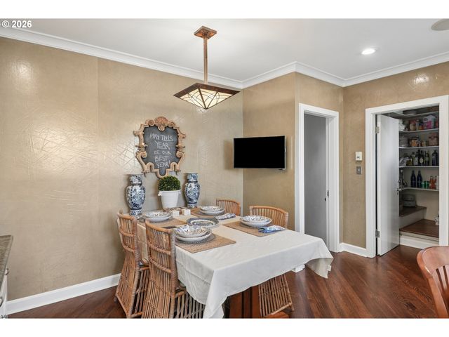 2643 Sw BUENA VISTA Dr, Portland, OR 97201