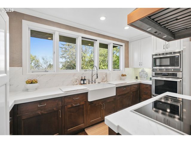 2643 Sw BUENA VISTA Dr, Portland, OR 97201