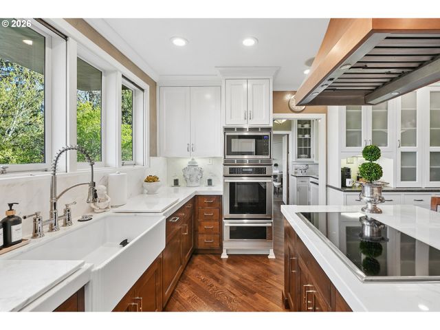 2643 Sw BUENA VISTA Dr, Portland, OR 97201