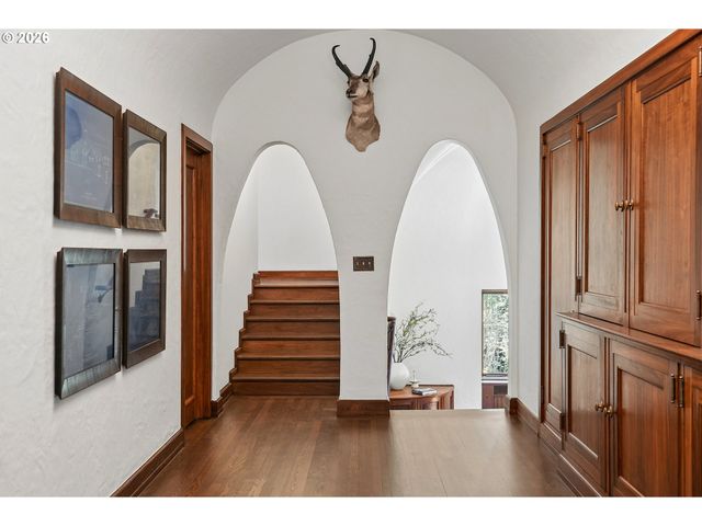 2643 Sw BUENA VISTA Dr, Portland, OR 97201