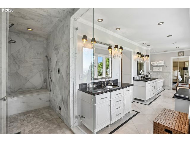 2643 Sw BUENA VISTA Dr, Portland, OR 97201