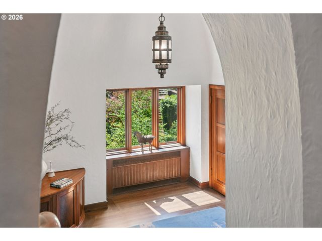 2643 Sw BUENA VISTA Dr, Portland, OR 97201