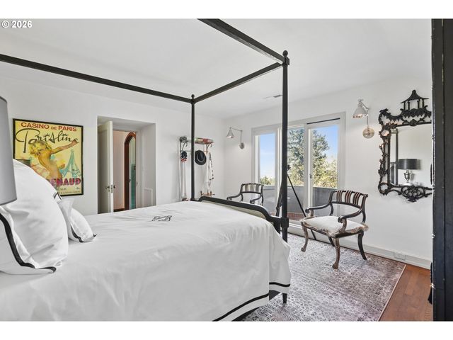 2643 Sw BUENA VISTA Dr, Portland, OR 97201