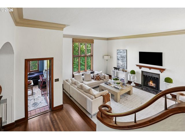 2643 Sw BUENA VISTA Dr, Portland, OR 97201