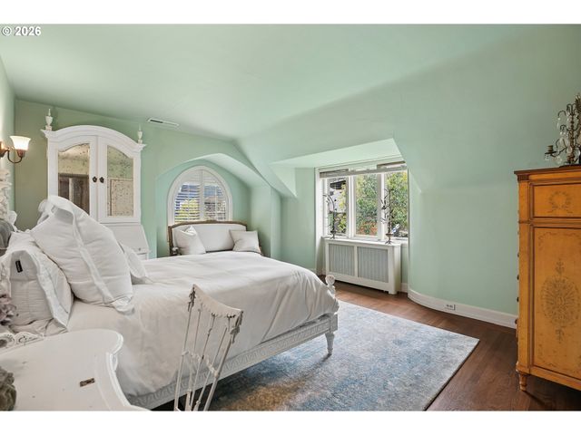 2643 Sw BUENA VISTA Dr, Portland, OR 97201