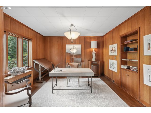 2643 Sw BUENA VISTA Dr, Portland, OR 97201