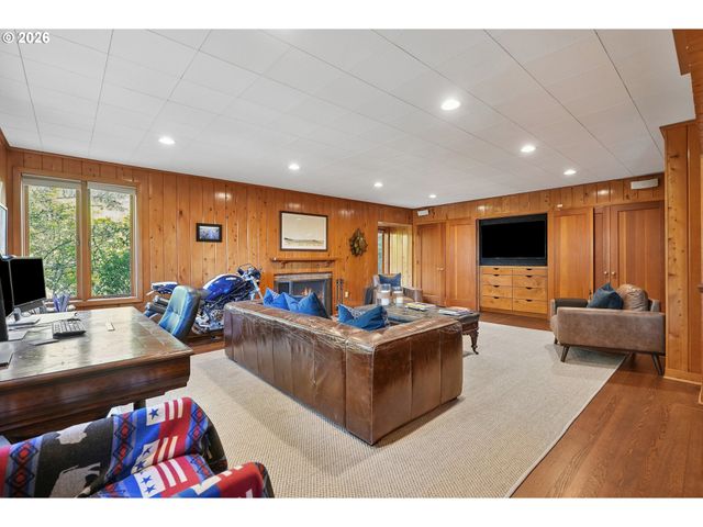 2643 Sw BUENA VISTA Dr, Portland, OR 97201