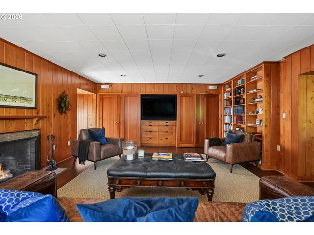 2643 Sw BUENA VISTA Dr, Portland, OR 97201