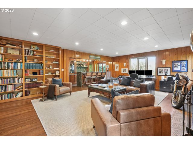 2643 Sw BUENA VISTA Dr, Portland, OR 97201