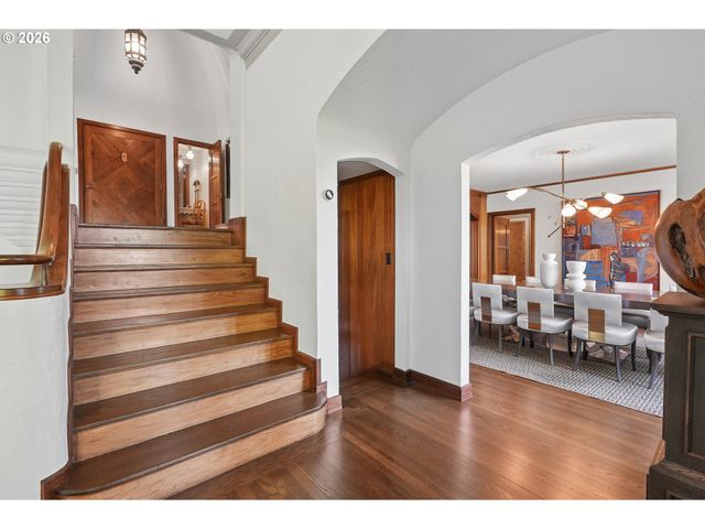 2643 Sw BUENA VISTA Dr, Portland, OR 97201