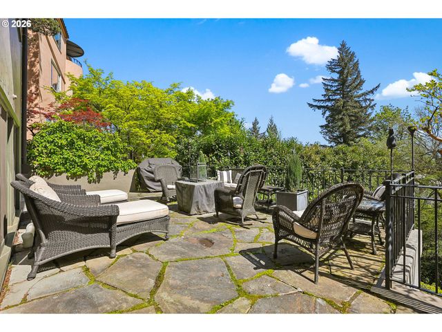 2643 Sw BUENA VISTA Dr, Portland, OR 97201