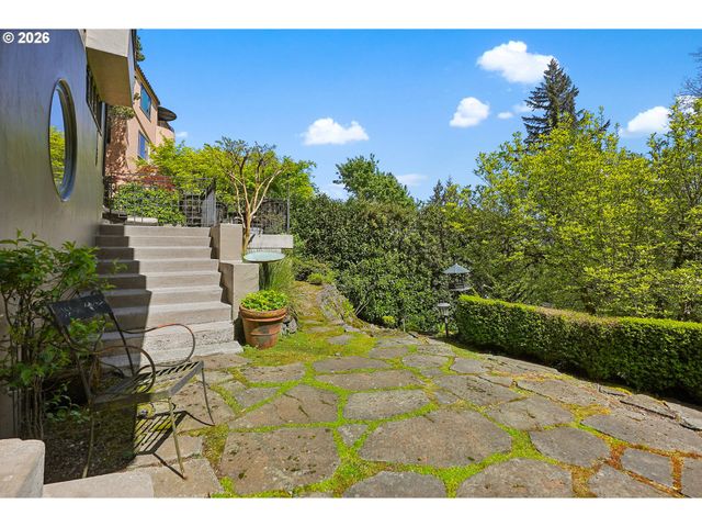 2643 Sw BUENA VISTA Dr, Portland, OR 97201