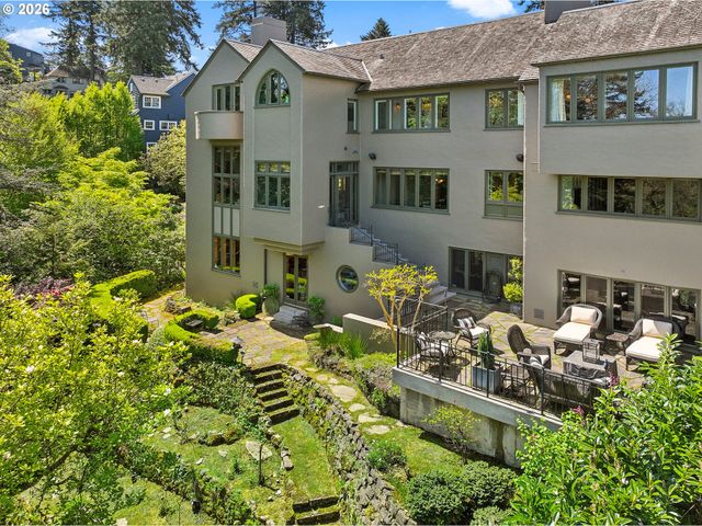 2643 Sw BUENA VISTA Dr, Portland, OR 97201