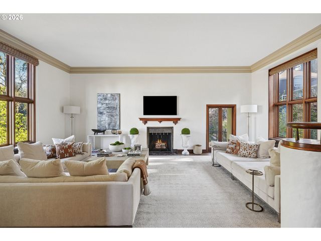 2643 Sw BUENA VISTA Dr, Portland, OR 97201