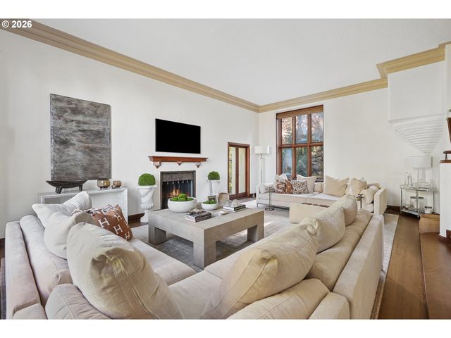 2643 Sw BUENA VISTA Dr, Portland, OR 97201