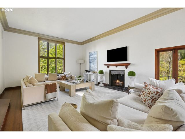 2643 Sw BUENA VISTA Dr, Portland, OR 97201