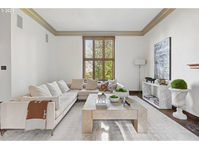 2643 Sw BUENA VISTA Dr, Portland, OR 97201