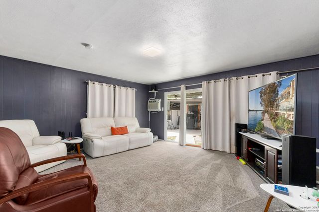 942 McIlvaine, San Antonio, TX 78201