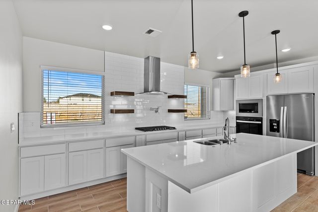233 RANCHO VIEJO Drive, El Paso, TX 79927