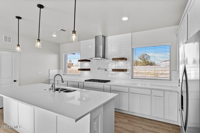 233 RANCHO VIEJO Drive, El Paso, TX 79927