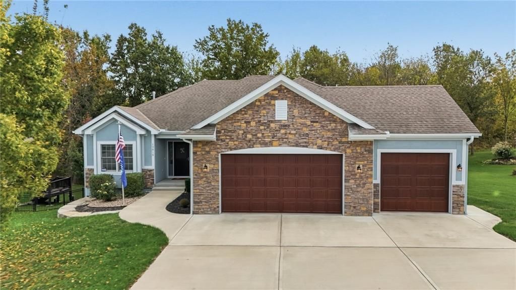 12815 Hubbard Road, Kansas City, KS 66109