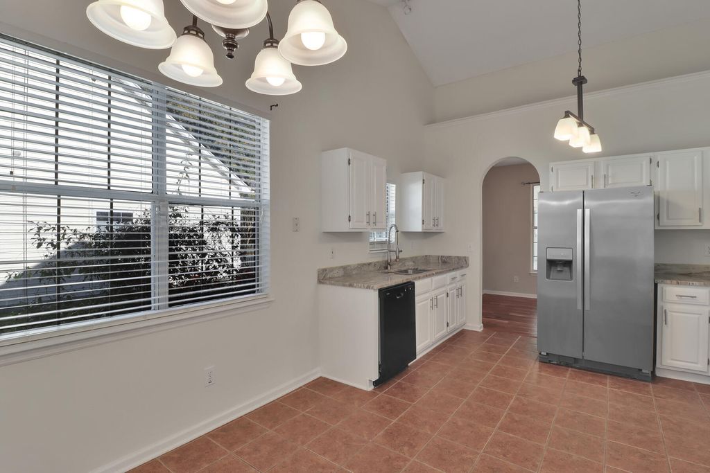 Image 10 of property listing at 434 S Piazza Court, Mount Pleasant, SC 29464