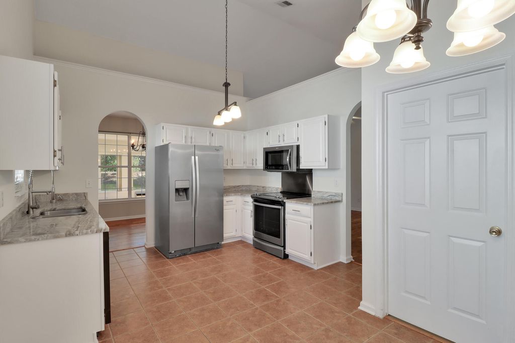 Image 11 of property listing at 434 S Piazza Court, Mount Pleasant, SC 29464