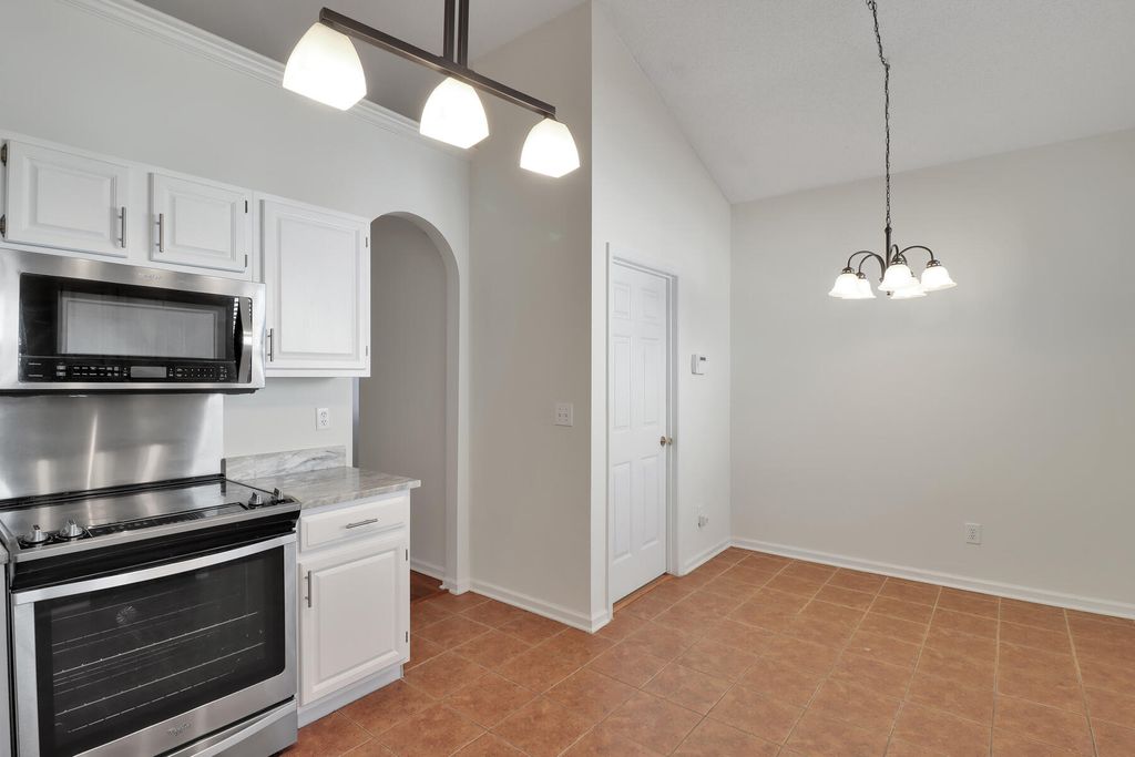 Image 12 of property listing at 434 S Piazza Court, Mount Pleasant, SC 29464