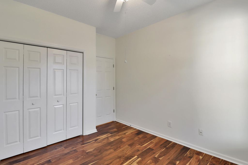 Image 17 of property listing at 434 S Piazza Court, Mount Pleasant, SC 29464